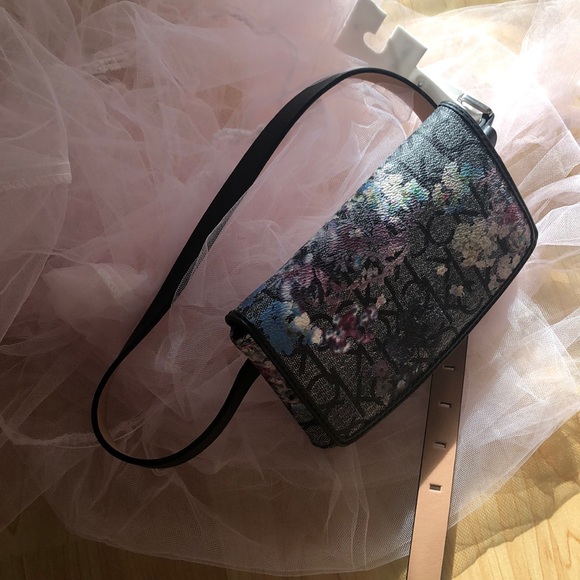 Brand New 🎉Calvin Klein Belt Bag “M” - Picture 8 of 8